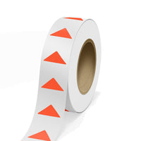 JAM Paper - Rouleaux d'étiquettes standard - triangle - 1 1/4 x 2 1/2 - rouge fluo - 125 étiquettes/rouleau-Couleur : Rouge fluo | Faites ressortir votre courrier avec des étiquettes d'adresse d'expédition colourées.