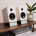 Edifier - Enceinte multimédia Bluetooth sans fil haute résolution M60 à commande tactile - Blanc-Le panneau tactile monté sur le dessus comprend un rétroéclairage automatique qui s'active lorsqu'une main s'approche et s'éteint automatiquement. De simples gestes tactiles et de glissement permettent un contrôle sans effort du haut-parleur.
