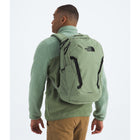 The North Face - Sac à dos Vault, Brume d’écorce/Noir TNF-Le sac tient debout tout seul pour un chargement et un déchargement faciles des essentiels