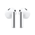 Samsung - Oreillettes Galaxy Buds3 – Blanc-Tenue ajustée pour un son sensationnel. Design repensé, conçu pour un son incroyable. Ressentez la différence avec nos toutes nouvelles oreillettes ouvertes offrant une tenue ajustée et inclinée pour adhérer parfaitement à l’oreille.