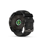 Garmin - fēnix 8 – 51 mm, saphir solaire, titane DLC gris carbone avec bracelet en silicone noir/gris galet-Performances de la batterie : jusqu'à 28 jours d'autonomie en mode montre intelligente avec charge solaire (en supposant un port toute la journée avec 3 heures par jour à l'extérieur dans des conditions de 50 000 lux) et jusqu'à 92 heures en mode GPS avec charge solaire (en supposant une utilisation continue pendant toute la durée de la batterie). période dans des conditions de 50 000 lux) — le tout a