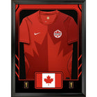 Frameworth - Coupe du Monde FIFA 2026 Officielle Équipe Canada Cadre Réplique de Maillot - 25,75 po x 33,75 po-Présentoir encadré de réplique de maillot sous licence officielle de la Coupe du Monde FIFA 2026 mettant en vedette Équipe Canada.