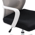 Chaise de bureau à dossier en maille Workspace de CorLiving - Gris et noir-Appui-tête rembourré pour le soutien
