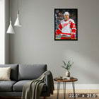 Steve Yzerman Detroit Red Wings The Stare sur toile - Toile encadree - 22" x 31"-Prêt à accrocher - livré entièrement assemblé