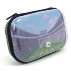 ZIPIT - Étui à crayons avec dessus transparent, thème soccer, trousse grande capacité pour garçons-Légère et robuste: Sa coque rigide durable combinée à une doublure intérieure douce aide à protéger les stylos, crayons et accessoires contre l’usure quotidienne du sac à dos. La fermeture éclair sécurisée garde le contenu bien