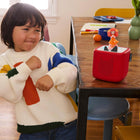 tonies - Emma Memma figurine Tonie (Anglais)-Découvrir une collection en constante croissance de divertissement sans écran avec des Tonies conçus pour des aventures imaginatives vers des lieux magiques, des moments de lecture avec des classiques intemporels, des chansons pour chanter et danser, des occasions d’apprendre de nouvelles choses, s’endormir paisiblement et bien plus encore
