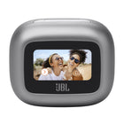 JBL - Live Beam 3 Écouteurs intra sur tige sans fil avec réduction de bruit - Argent-Bloquez complètement le monde extérieur ou personnalisez la quantité de bruit ambiant à laisser passer, grâce à quatre micros de détection du bruit qui s’adaptent automatiquement et en temps réel à votre environnement. Le filtre de compensation audio de l’application JBL Headphones vous permet même de personnaliser et d’ajuster le niveau de Réduction de Bruit Adaptative à la forme unique de votre conduit auditif