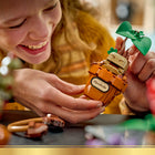 LEGO - Harry Potter Les plantes du cours de botanique de Poudlard-Placez 2 plantes magiques sur la table, et ajoutez la vigne décorative et les cache-oreilles