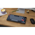 Keychron - V1 Max RGB Wireless Mechanical Keyboard - Red Switch - 75% Layout with Knob - Carbon Black-Design monté sur joint : En adoptant un design monté sur joint avec une plaque en PC (Polycarbonate), le V1 Max réduit la résonance acoustique, offrant une expérience de frappe plus douce et silencieuse avec une flexibilité accrue.