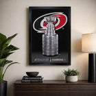 Frameworth - Carolina Hurricanes Toile encadrée 20 po H x 29 po l Champions de la Coupe Stanley 2026 - Sous licence officielle LNH/AJLNH-Encadre professionnellement au Canada par Frameworth Sports Marketing
