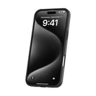 TUFF8 - iPhone 16 Pro Max -  Slim Carbon Case-Texture de qualité supérieure : Le TUFF8 GlideGuard offre une texture lisse et luxueuse qui améliore l'adhérence et le confort.