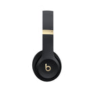 Beats - Solo 4 Écouteurs supra-auriculaires sans fil - Noir/Or-L'audio spatial personnalisé avec suivi dynamique de la tête utilise des gyroscopes et des accéléromètres intégrés pour vous entourer de son lorsque vous bougez, créant ainsi une expérience d'écoute véritablement immersive