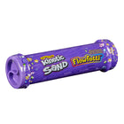 Kinetic Sand - Flowfetti-éléments scintillants : le coffret flowfetti kinetic sand ajoute une touche scintillante au sable original avec des éléments étincelants sur l'un des 4 thèmes surprises: bonbons, plage, galaxie et océan, pour un jeu sensoriel éblouissant.