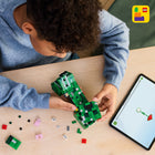 LEGO - Minecraft Le Creeper , Décoration sur le Thème du Jeu Vidéo et Jouet de Construction d’une Figurine d’Action -Instructions de construction en 3D - Les enfants peuvent télécharger l’application LEGO Builder, qui offre des outils numériques permettant d’agrandir et de faire pivoter les modèles en 3D, de sauvegarder des ensembles et de suivre leur progrès