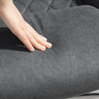 HOMCOM - Fauteuil de bureau avec accoudoirs relevables - gris foncé-Les roulettes pivotantes et le siège améliorent la mobilité sur tous les sols 