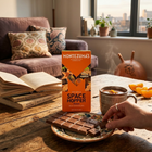 Montezuma’s Space Hopper - Barre de chocolat au lait à l’orange, 90 g, paquet de 3-Les notes d’agrumes rehaussent la saveur crémeuse du cacao.