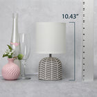 Simple Designs - Petite lampe de table - Gris avec design Web blanc-Un interrupteur rotatif accessible situé sur le cordon de cette lampe permettant une fonction marche/arrêt rapide et facile selon les besoins