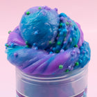 Slimygloop - Torsade Crémeuse Fluo Barbe À Papa-La substance gluante crémeuse et souple est idéale pour presser entre tes mains, étirer, et enfoncer le doigt, et les mini boules en mousse ajoutent un petit plus ludique de texture!
