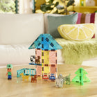 Magna-Tiles - Ensemble de construction magnétique Parc à chiots 27 pièces-Ce qui le rend unique: Le parc à chiots MAGNA-TILES comprend 4 animaux de compagnie adorables, dont 3 chiots joueurs, prêts à explorer, nager et jouer dans la garderie que vous concevez. Avec la figurine de gardien de chiens combinable et des possibilités créatives infinies, c’est l’aventure de jeu ultime pour les amoureux des animaux!