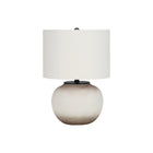 Monarch Specialties - Luminaire - 21 po H Lampe De Table - Crème Céramique - Abat-Jour Ivoire / Crème - Moderne-Éclairez votre bureau, votre salon ou votre chambre avec cette élégante lampe de table en forme de globe de 21 pouces de haut, avec une base en céramique crème avec des nuances brunes en haut et en bas pour un contraste subtil, et surmontée d'un abat-jour tambour en tissu ivoire et d'un embout métallique noir pour une touche moderne