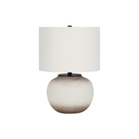 Monarch Specialties - Luminaire - 21 po H Lampe De Table - Crème Céramique - Abat-Jour Ivoire / Crème - Moderne-Éclairez votre bureau, votre salon ou votre chambre avec cette élégante lampe de table en forme de globe de 21 pouces de haut, avec une base en céramique crème avec des nuances brunes en haut et en bas pour un contraste subtil, et surmontée d'un abat-jour tambour en tissu ivoire et d'un embout métallique noir pour une touche moderne