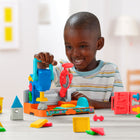Play-Doh - F9141 Banc à outils pour tampons et scies-Tampon, diapositive et scie: Appuyez sur la poignée pour tamponner un faux bloc de bois, puis poussez la règle à calcul pour l'amener à la station de scie rotative.