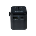 Verbatim - 20W Adaptateur de voyage universel - 3,50 po l x 2,20 po l x 4,10 po H  - Noir-La fonction de sécurité de l'obturateur empêche l'introduction de corps étrangers dans les prises