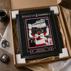 Frameworth - Seth Jarvis 16 po H x 20 po l Cadre signature réplique Carolina Hurricanes Champions de la Coupe Stanley 2026 - Sous licence officielle LNH/AJLNH-6