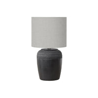 Monarch Specialties - Luminaire - 17 po H Lampe De Table - Céramique Noire - Abat-Jour Gris - Contemporain-Cette lampe de table de 17 pouces de haut est dotée d'une élégante base en céramique noire texturée et d'un abat-jour contemporain en tissu gris, parfait pour ajouter une touche tendance à votre salon, votre chambre ou votre bureau à domicile