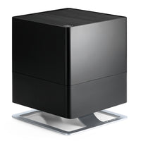 Stadler Forme - Oskar Humidificateur ÉvapoRatif - Noir-Lorsque les pièces devraient supporter une humidité optimale avec le moins de consommation d’énergie possible, Oskar est celui qui appelle ! Il est un économiste de pleine puissance pour les climats de pièce idéaux grâce à un hygrostat intégré qui prend en charge l’humidification exacte. Son action d’arrêt automatique lorsque le réservoir est vide est unique dans sa classe et réduit encore plus la consommation d’énergie. Pratiquement silencieux et invis