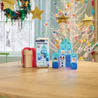 Magna-Tiles - Ensemble de construction magnétique Ensemble de voyage Merveille d’hiver, 26 pièces -Ce qui le rend unique: Cet ensemble est un compagnon de voyage indispensable pour les voyages en famille – que ce soit en avion, en train ou en voiture – et pour les restaurants aussi!  
