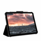 UAG - Étui Plyo Folio pour iPad 10.9 2022 (10th Gen), Noir/Ice-Testé pour les environnements médicaux (le boîtier UAG peut être désinfecté à plusieurs reprises avec des lingettes et des désinfectants de qualité médicale sans altérer l'intégrité du boîtier.)