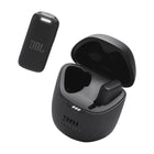 JBL - USB-C sans fil Quantum Stream-Des enregistrements cristallins - Votre voix sera nette et définie malgré le vent et le bruit. Le modèle omnidirectionnel de prise avec réduction de bruit ambiant réglable permet d’effectuer des enregistrements nets avec ou sans sons ambiants