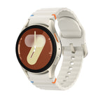 Samsung - Montre intelligente Bluetooth Galaxy Watch7 - 40 mm - Crème-Équipée de notre processeur de montre intelligente le plus puissant à ce jour. Le nouveau processeur de 3 nm énergise votre routine quotidienne. Passez rapidement de la vérification de la météo au suivi de vos entraînements en un rien de temps. De plus, il optimise l’autonomie de la batterie pour une puissance durable, assurant que la montre Galaxy Watch7 suit votre rythme.