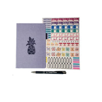 Wamaco - Collection Pineapple Planning Essential - Agenda violet non daté, autocollants, stylo-Pratique - Cet ensemble est suffisamment petit pour se glisser dans la plupart des sacs ou des porte-monnaie.