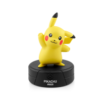 tonies -  Pikachu figurine Tonie - Français-Liste des titres : 1. À la rencontre de Pikachu 2. Introduction à l’univers et aux personnages 3. Histoire 1 : Pikachu et la chose qui fait du bruit 4. Académie des Dresseurs : Les baies 5. Combat de capacités Pokémon 6. Histoire 2 : Pikachu et la chasse aux baies 7. Académie des Dresseurs : Les évolutions d’Évoli 8. Histoire 3 : La tempête et le pique-nique 9. Conclusion Durée totale : env. 78 minutes