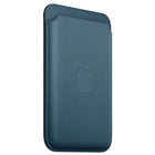 Apple - Portefeuille FineWoven avec MagSafe pour iPhone - Bleu Pacifique-Vous pouvez même l'empiler sur une coque avec MagSafe pour créer un look qui vous est propre