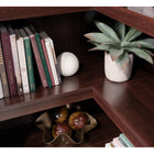 Sauder - Bibliothèque d'angle à 5 étagères - Cerisier Select-Service de confiance sauder : Pour toute question sur le produit ou l'assemblage, nous sommes là pour vous aider