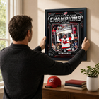 Frameworth - Cadre photoglass de Seth Jarvis 16x20 des Carolina Hurricanes champions Coupe Stanley 2026 - 18 po l x 22 po H-Fabrication conforme au type de produit : la construction PhotoGlass imprime l’image directement sur le verre et la surface se nettoie avec un chiffon doux et sec