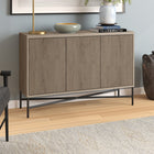 Hudson&Canal - Buffet Brighton 48" L - Chêne gris vieilli-Construit en acier robuste, en bois d'ingénierie de haute qualité et en PVC dans une finition en chêne gris vieilli fabriquée à la main