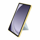 Samsung - Étui Book Cover pour Samsung Galaxy Tab A9 - Bleu-Utilisez la couverture pour Galaxy Tab A pour incliner légèrement la tablette. Lorsqu'il est temps de se détendre et de regarder une vidéo, augmentez l'angle pour une configuration confortable et mains libres, optimisée pour la visualisation. Et lorsque vous avez terminé, l'écran s'éteint automatiquement lorsque la couverture est fermée.
