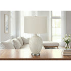 Monarch Specialties - Luminaire - 28 po H Lampe De Table - Crème Céramique - Abat-Jour Ivoire / Crème - Contemporain-Cette lampe d'appoint est surmontée d'un abat-jour en lin ivoire chic et d'un fleuron rond argenté pour un look élégant et discret, parfait dans un salon, une chambre ou un bureau à domicile