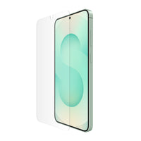 Belkin - Protecteur d’écran pour Samsung S25+ - Verre recyclé-Robustesse accrue pour plus de protection: Renforcé par une technologie d'échange ionique, le ScreenForce InvisiGlass offre une protection contre les chutes jusqu’à 62 % plus efficace que le verre trempé standard, pour une durabilité accrue contre les impacts, les rayures, et l’usure de tous les jours