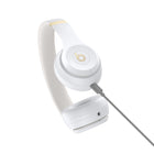 Beats - Solo 4 Écouteurs supra-auriculaires sans fil - Blanc chaud-L'arceau flexible soigneusement équilibré, les curseurs personnalisables et les oreillettes ergonomiques garantissent que les Beats Solo 4 sont confortables et restent en place pour offrir un son optimal à vos oreilles