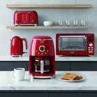 Salton - cafetière numérique de 12 tasses NuRetro - cerise cosmique-Commencez la journée avec un café fraîchement infusé, en programmant l’appareil à l’avance à l’aide de l’affichage numérique facile à utiliser.