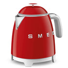 SMEG - Bouilloire électrique mini de 3 tasses au style rétro 50S - Rouge-Arrêt automatique de la bouilloire lorsque la température atteint 100°C / 212°F