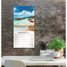 Mead - Calendrier décoratif Paradis 2027, 12 po x 12 po, bilingue-Le calendrier fermé mesure 12 po L x 12 po l pour un affichage mural facile