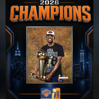 Frameworth - Cadre photoglass de OG Anunoby des New York Knicks trophée du championnat 2026 - 18 po l x 22 po H - noir-Présentoir photoglass encadré : cadre PhotoGlass de OG Anunoby des New York Knicks trophée du championnat 2026 motif championnat noir pour les amateurs et collectionneurs des New York Knicks