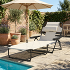 Outsunny - Chaise longue pliante avec dossier inclinable - chaise de bronzage - blanc crème-Dossier réglable sur 3 positions pour un angle de bronzage optimal