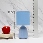 Simple Designs - Petite lampe de table ronde - bleu ciel avec abat-jour assorti-Un interrupteur rotatif accessible situé sur le cordon de cette lampe permettant une fonction marche/arrêt rapide et facile selon les besoins